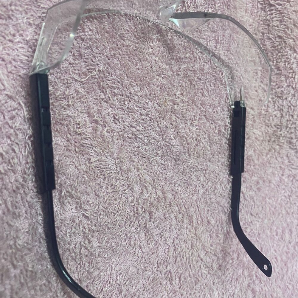 Safety Glasses with Transparent Lenses and Black Legs - Durable